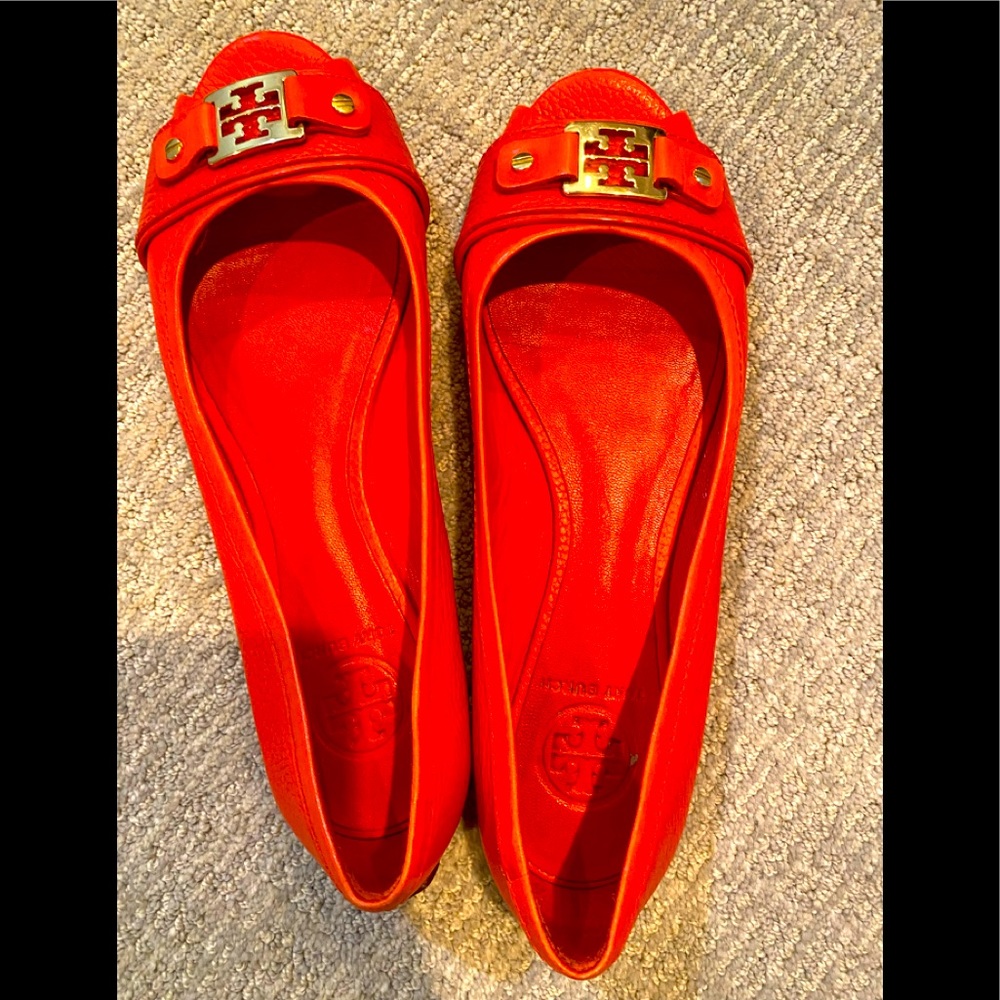 Tory Burch coral open toe size 9